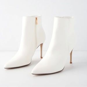 Brand new in box. Never even tried on!!